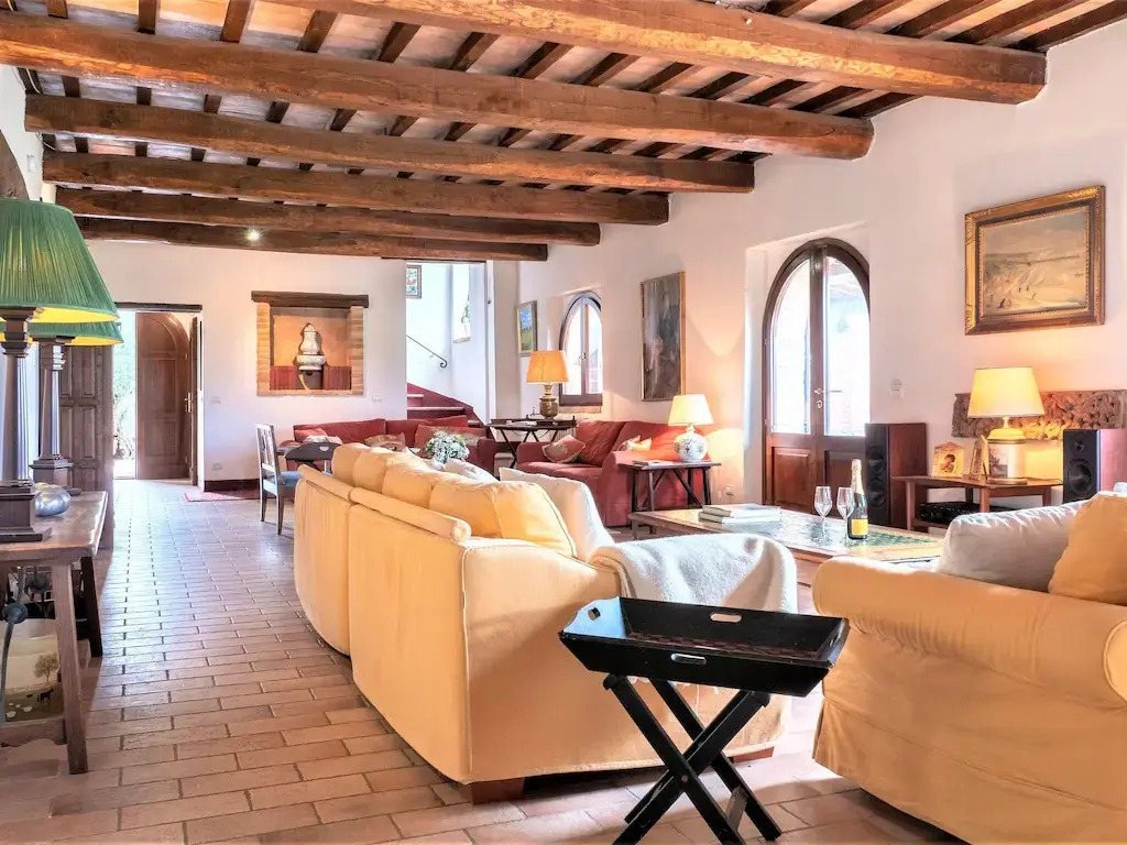 Beautiful Villa in San Giovanni del Pantano With Pool