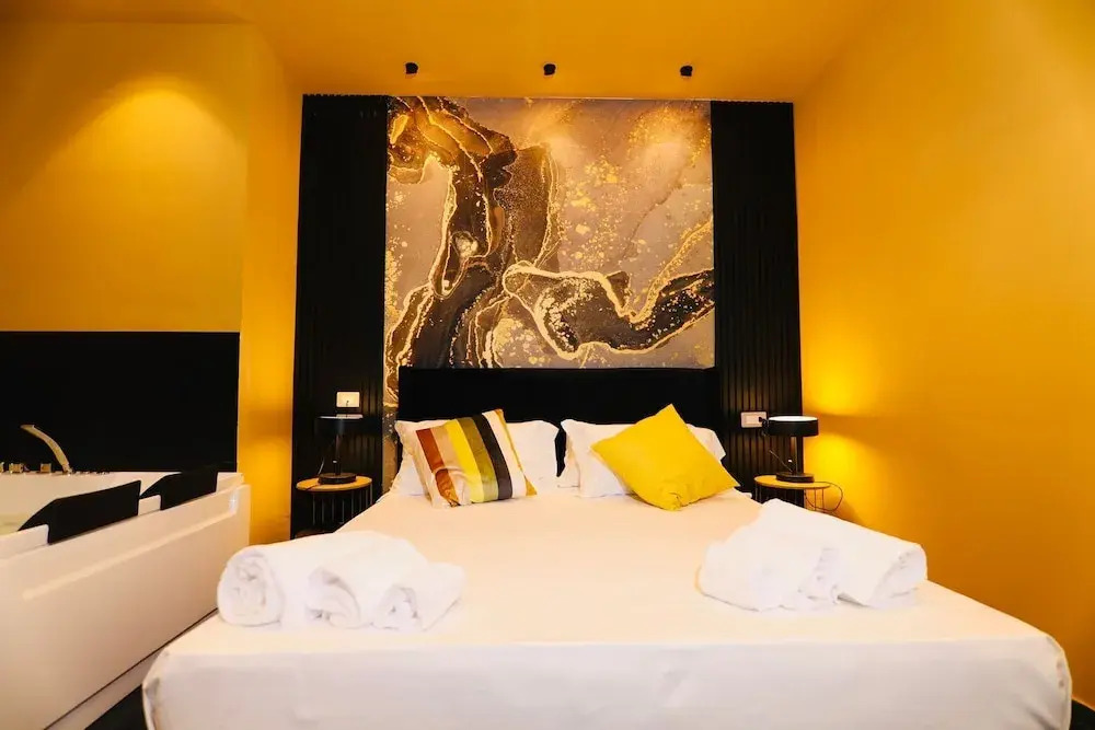 Noah Gate Hotel & Suites