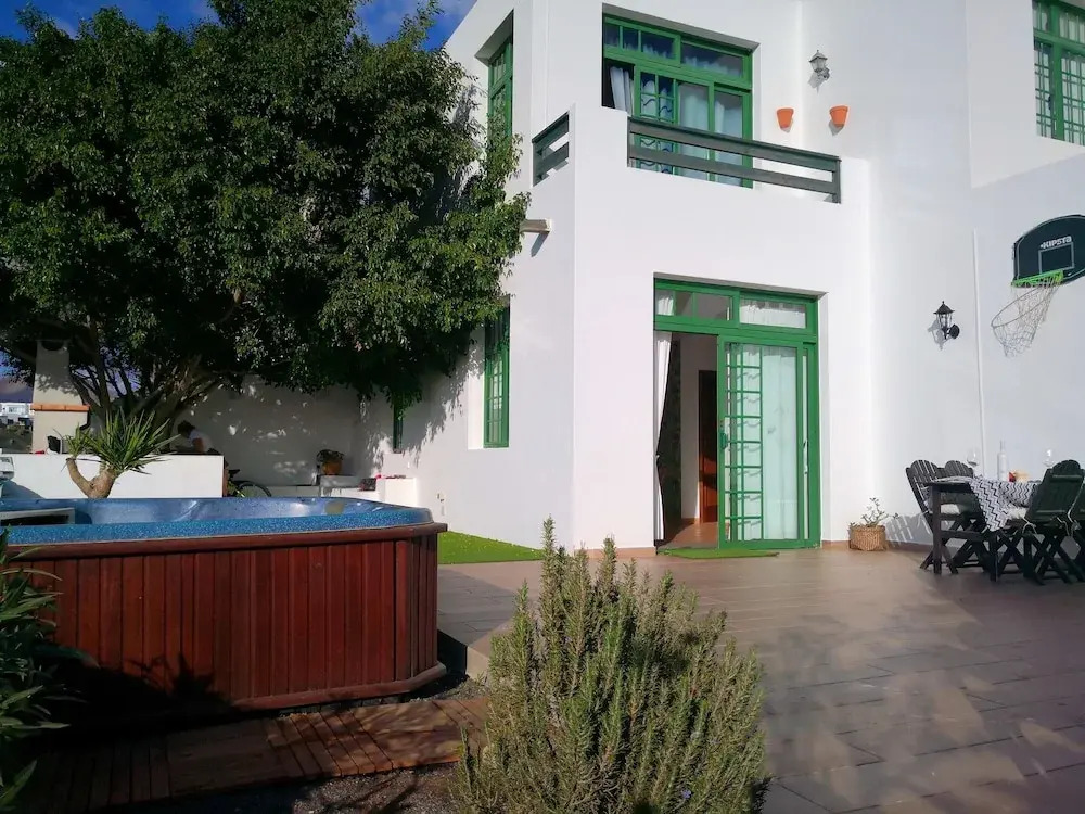 House With 3 Bedrooms in Playa Blanca, With Wonderful sea View, Shared Pool, Enclosed Garden Near the Beach