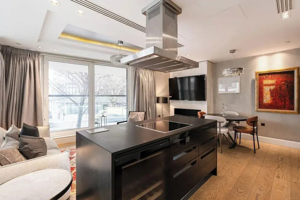 Luxury Kensington Home - Concierge Elevator AC