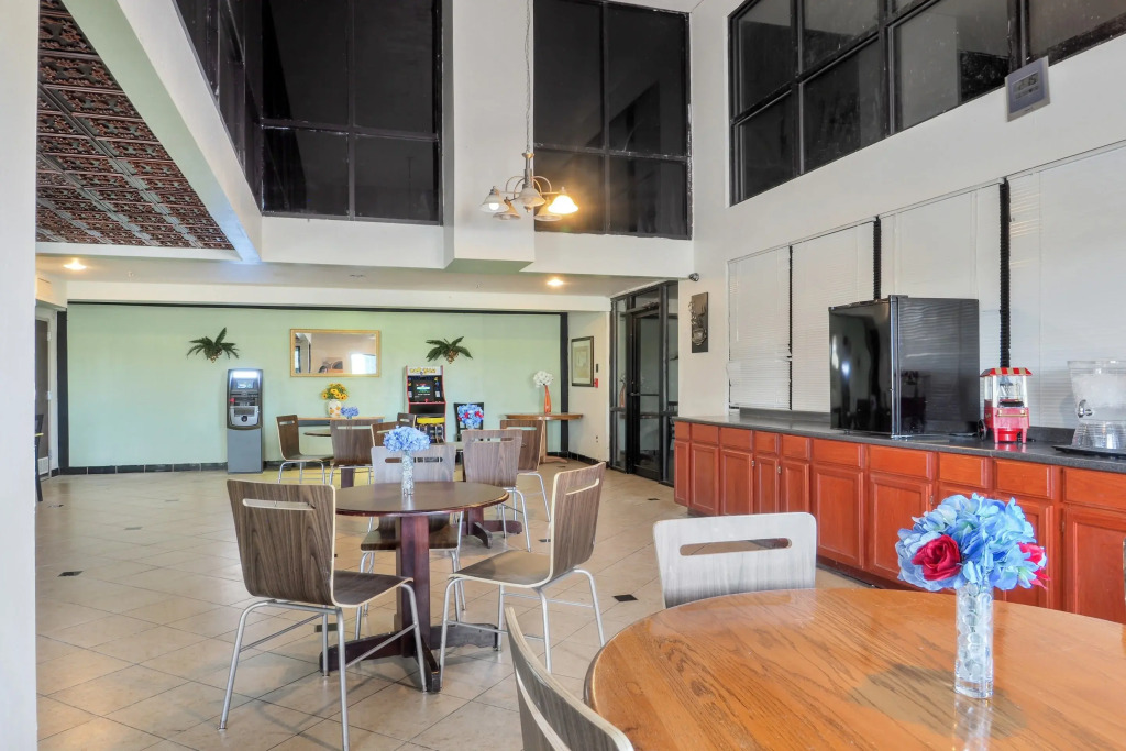Lonestar Inn & Suites, Erick OK Hwy 40 BY OYO
