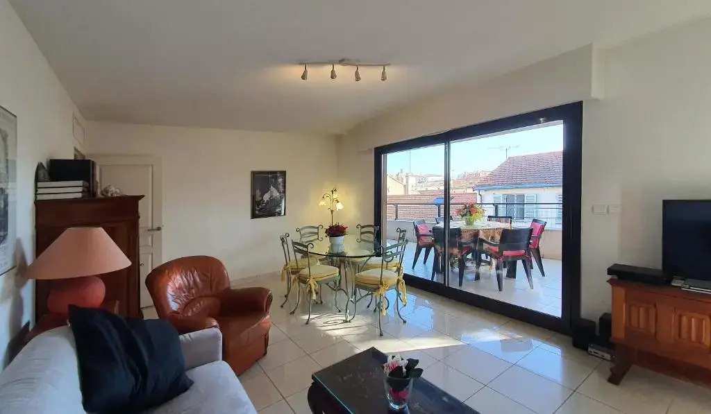 Spacious Luxury apt, 12 min walk to Croisette beach and Conf Centre