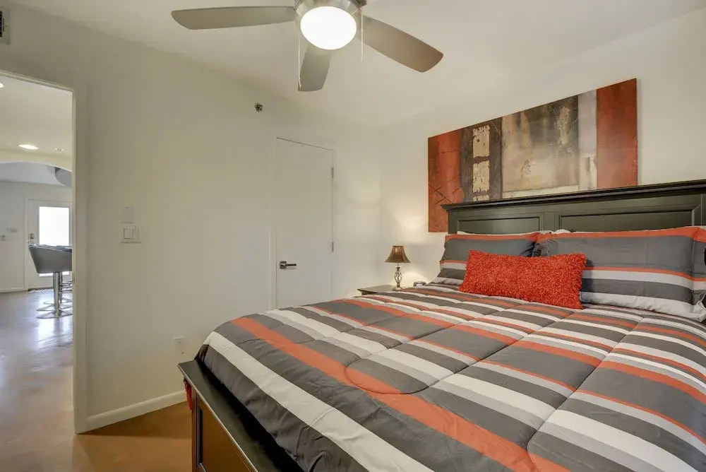 Remodeled E Cesar Chavez Condo by RedAwning