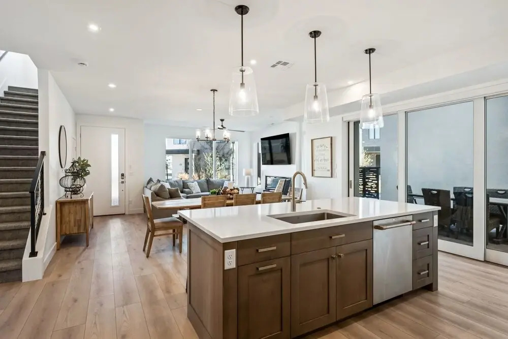 Ray Of Sunshine 5 Bedroom Home