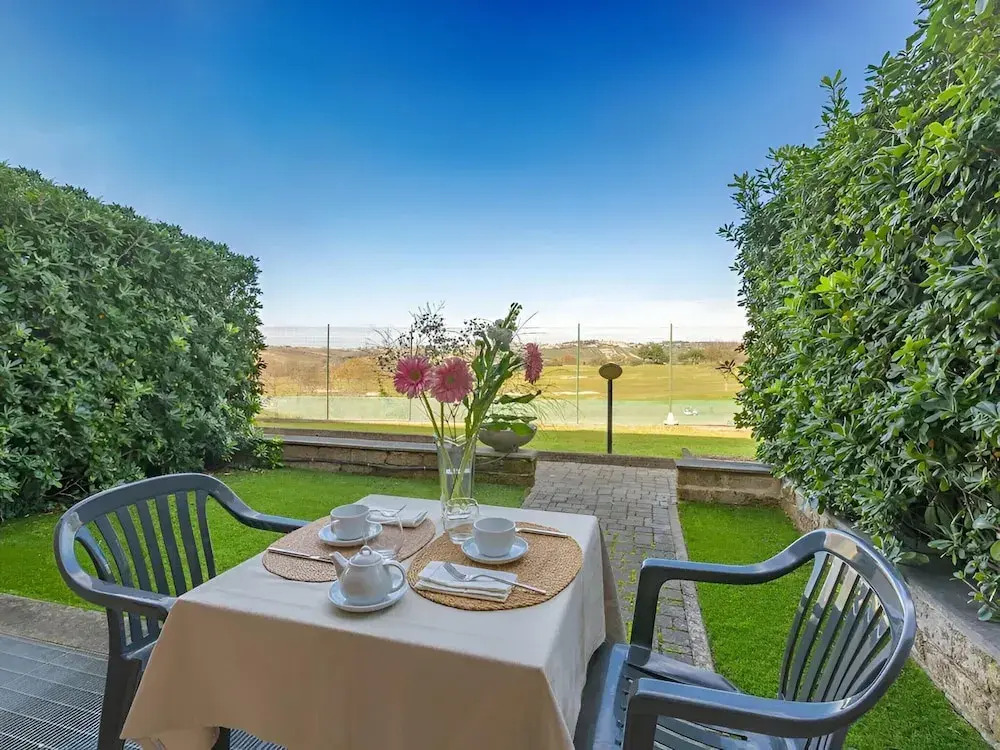 Tranquil Retreat Near Rome for 4