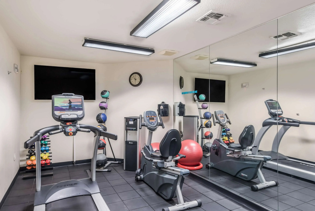 Red Lion Inn & Suites Goodyear Newly Renovated
