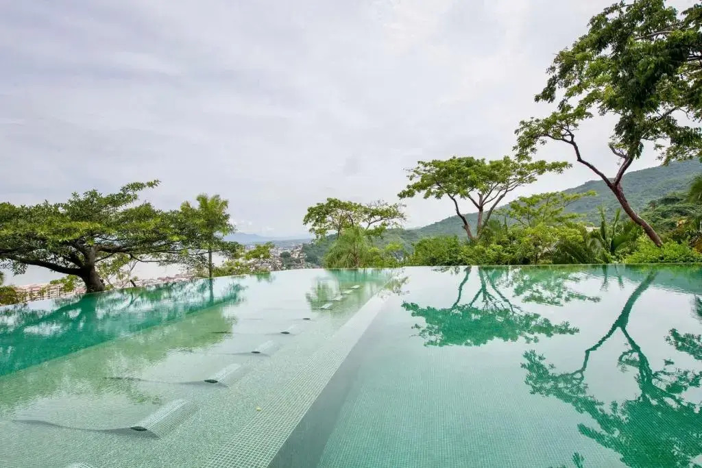 Spectacular 11,000 Sqft PenHouse fully staffed