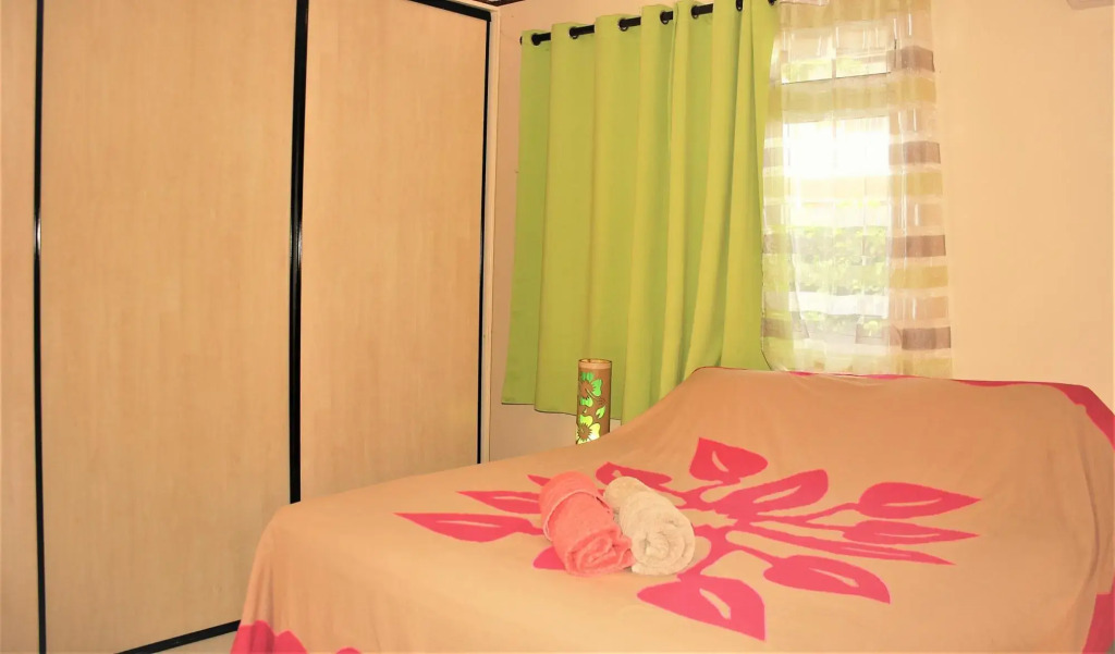 Tahiti - Sanny's Place Room & Pool