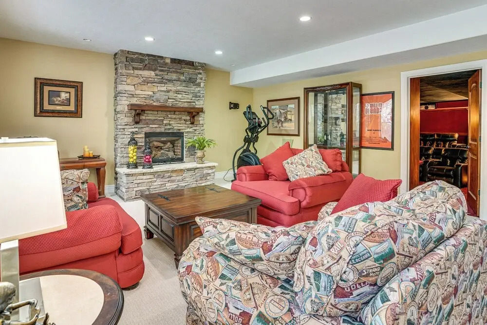 Elegant 6,300-sq-ft Family Home w/ Hot Tub in Orem