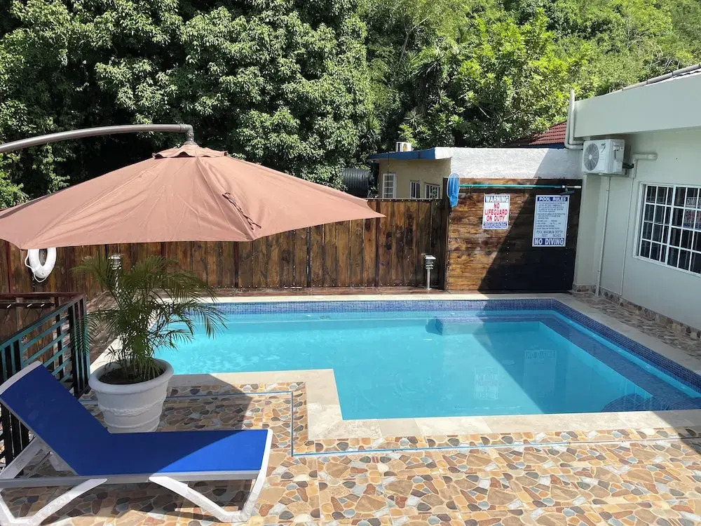 360 Rokview Suites