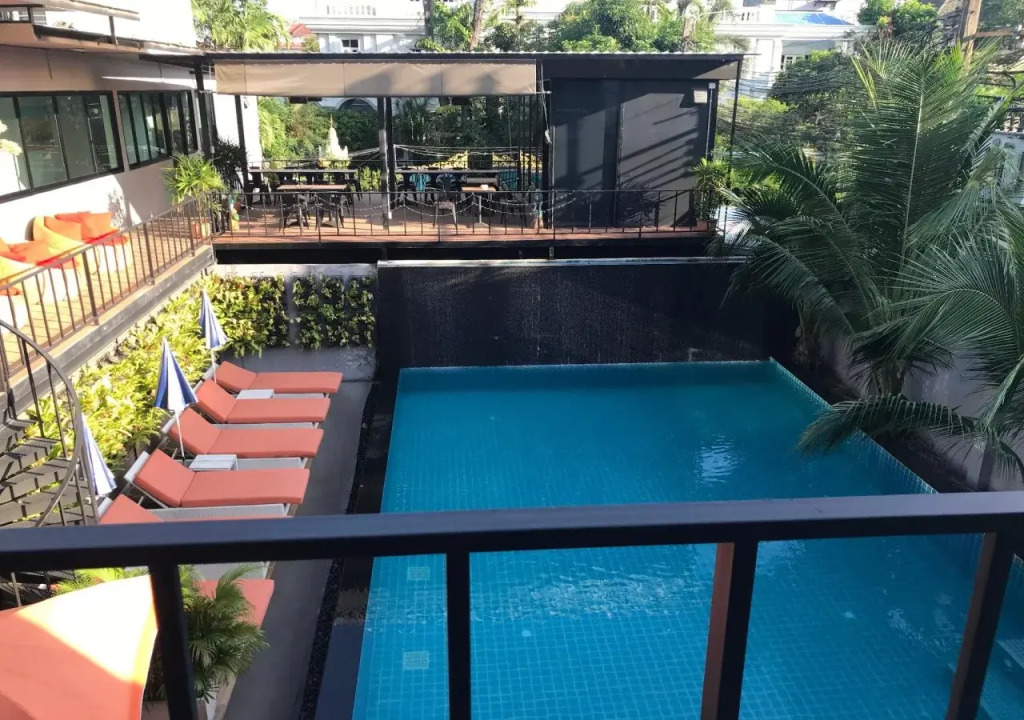 V20 Boutique Jacuzzi Hotel