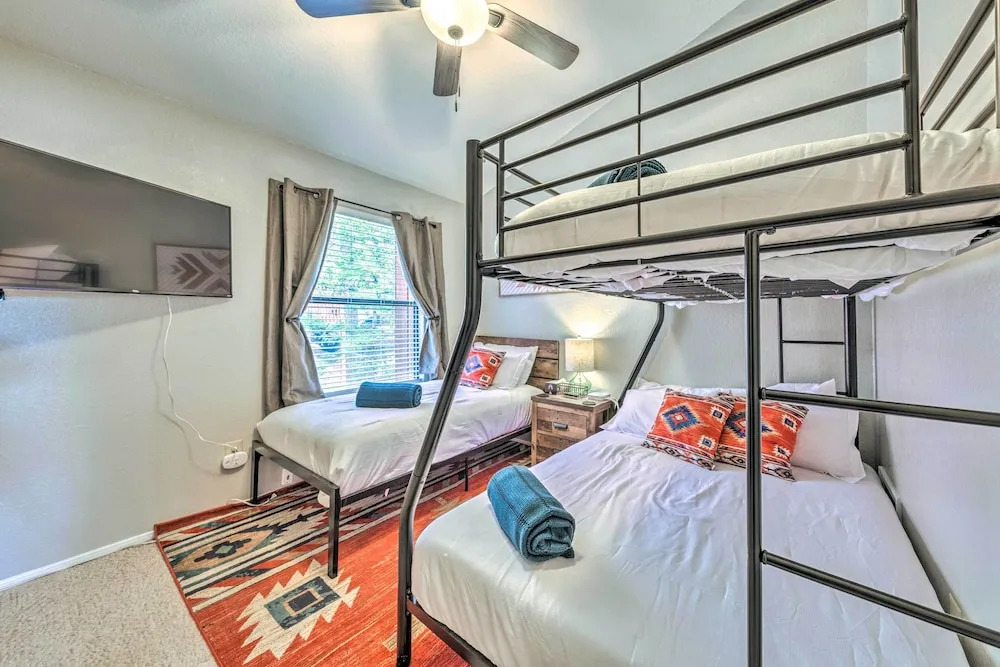 Rustic Ruidoso Retreat Near Shops & Mountains!