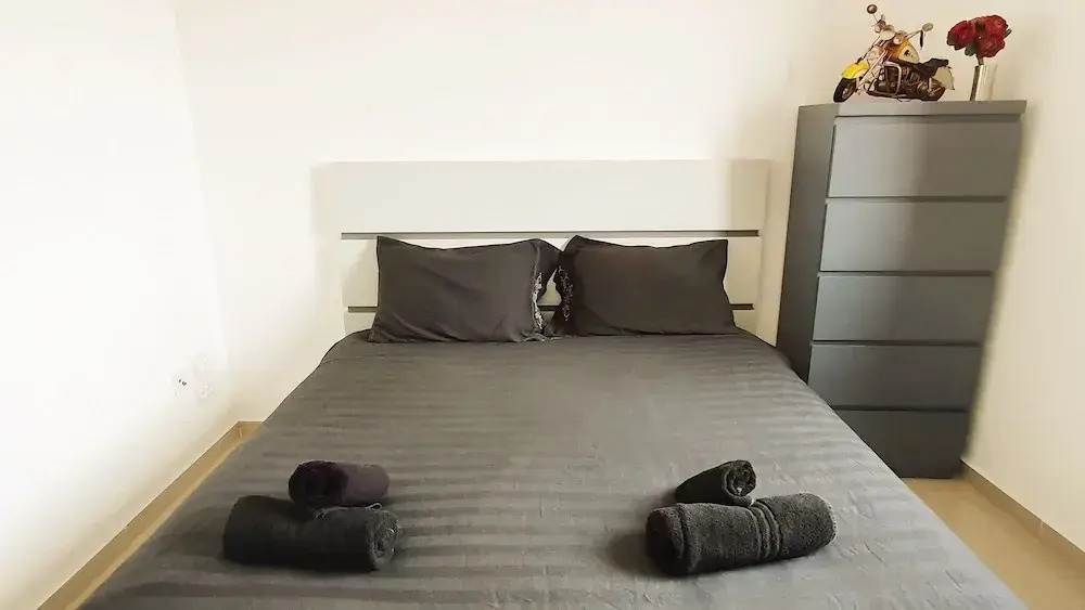 Bedroom Apartment with Balcony and City Views