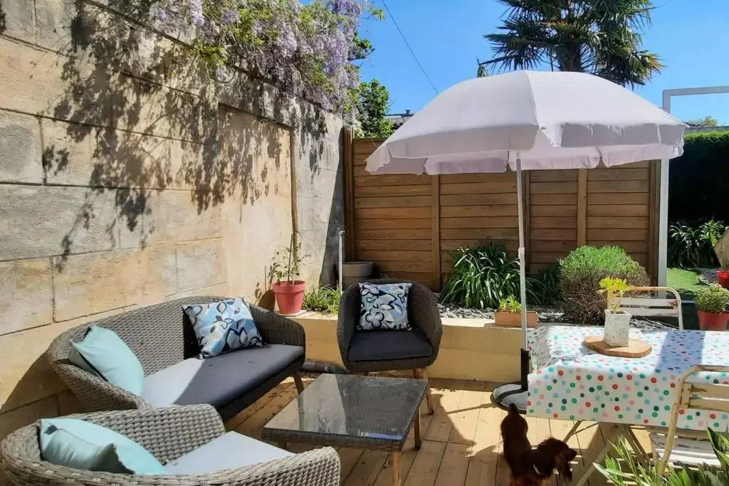 Furnished Apartment Near Palais de la Justice With 2 Bedrooms & a Garden