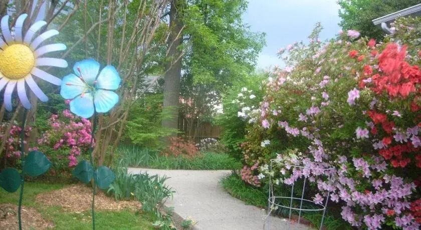 Blooming Garden Inn