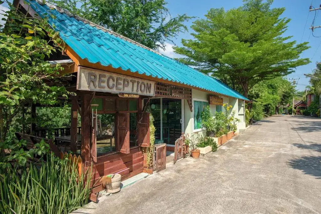 OYO 402 Raknatee Resort