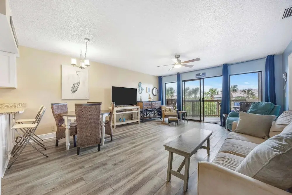 Treetop Beach Condo Sleeps 7!