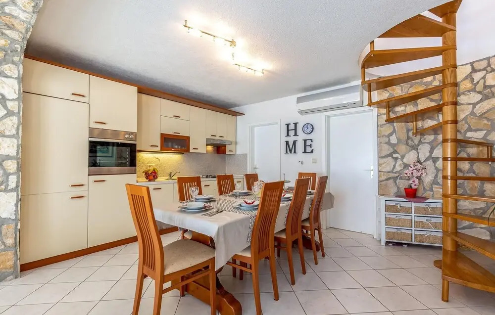 Stunning Home in Jadranovo With 5 Bedrooms, Jacuzzi and Wifi