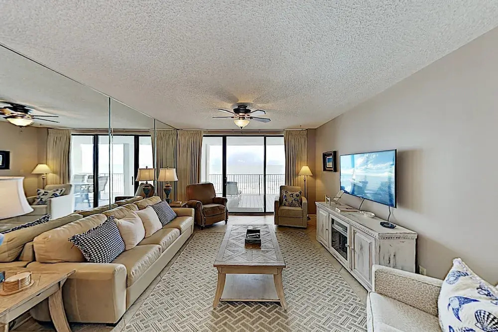Sun-soaked Beachfront With Pools & Hot Tub 3 Bedroom Condo