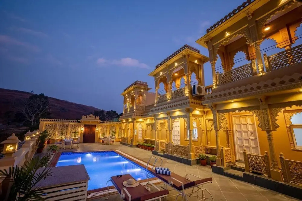 ELIVAAS Amber Royale 3 BHK with Pvt Pool