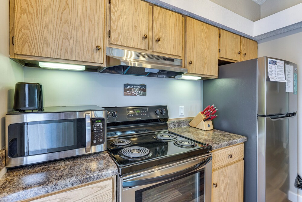 Walk to Lake: Osage Beach Home w/ Grill!