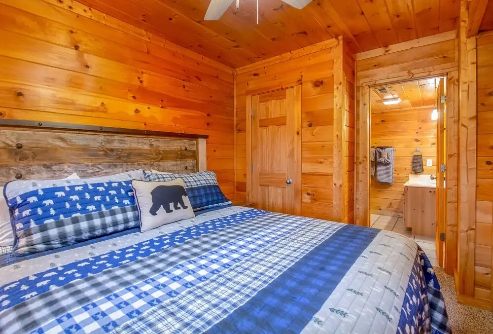 Heavenly Escape Crossing Resort Cabin w Hot Tub Arcade Games and More