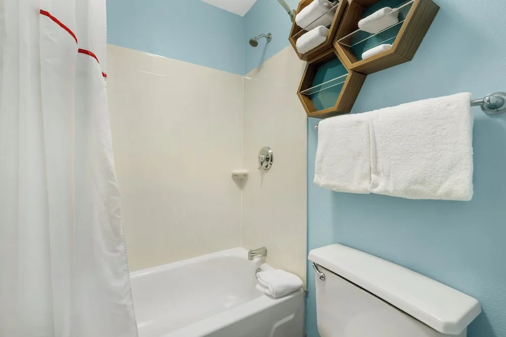 HomeTowne Studios by Red Roof Buffalo - Niagara Airport