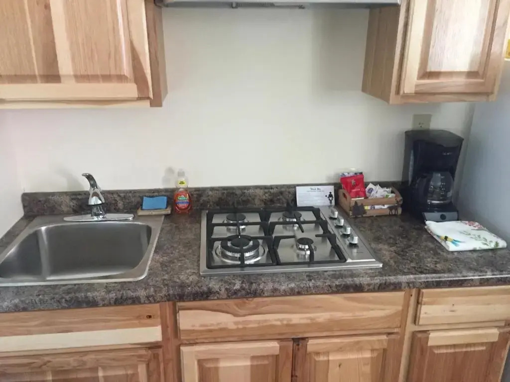 Creekside Downtown Vacation Suites, Only Adults 25 or older