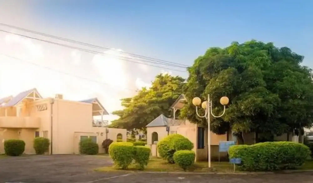 Maison avec piscine, 2 min Super U, à Grand Baie