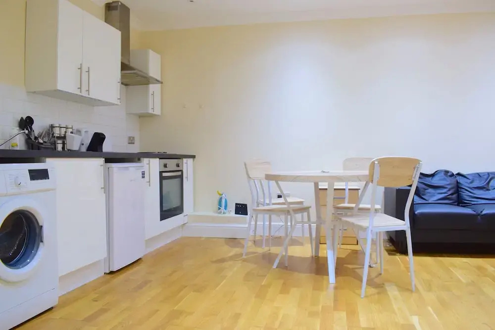 Minimalist Flat in Trendy Brixton