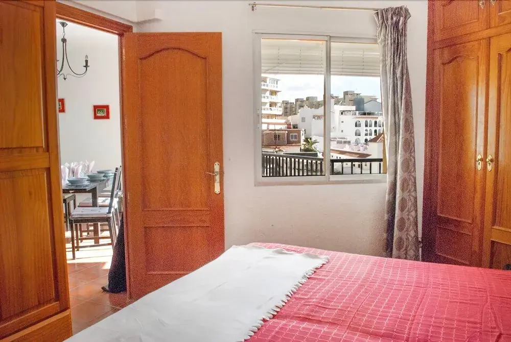 Beachfront Vacation Apartment in Fuengirola Ref 102