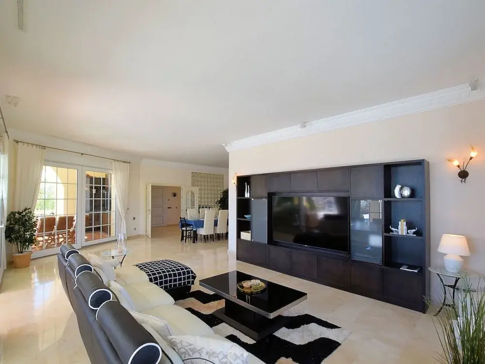 Gorgeous Villa in Benalmádena with Hot Tub & Pool