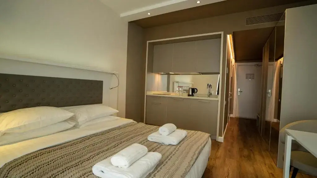 Leo Group Luxury Apartment 18-28 Alliance Palace