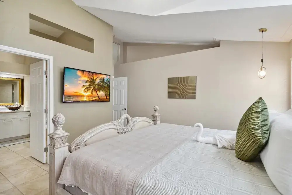 Fascinating Private Pool and Game-room, Near Disney!!