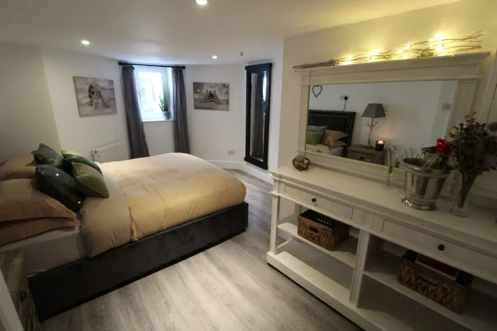 Beautiful Cosy 1 Bedroom Basement Apartment