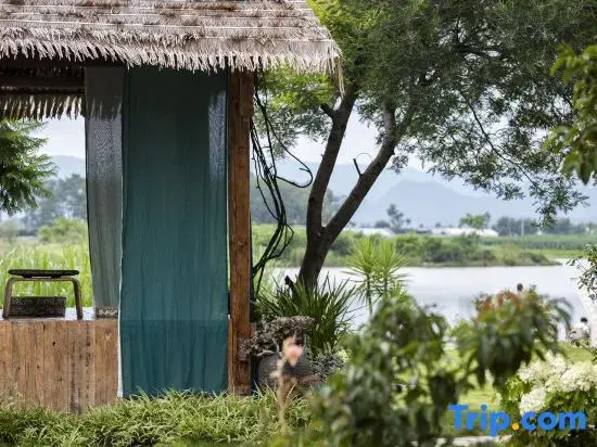 Yewang Su Lake View Light Luxury Hostel