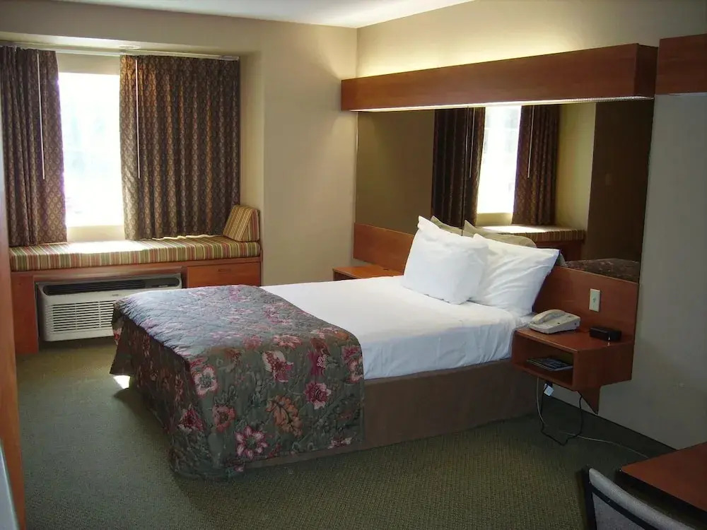 Parry Sound Inn & Suites