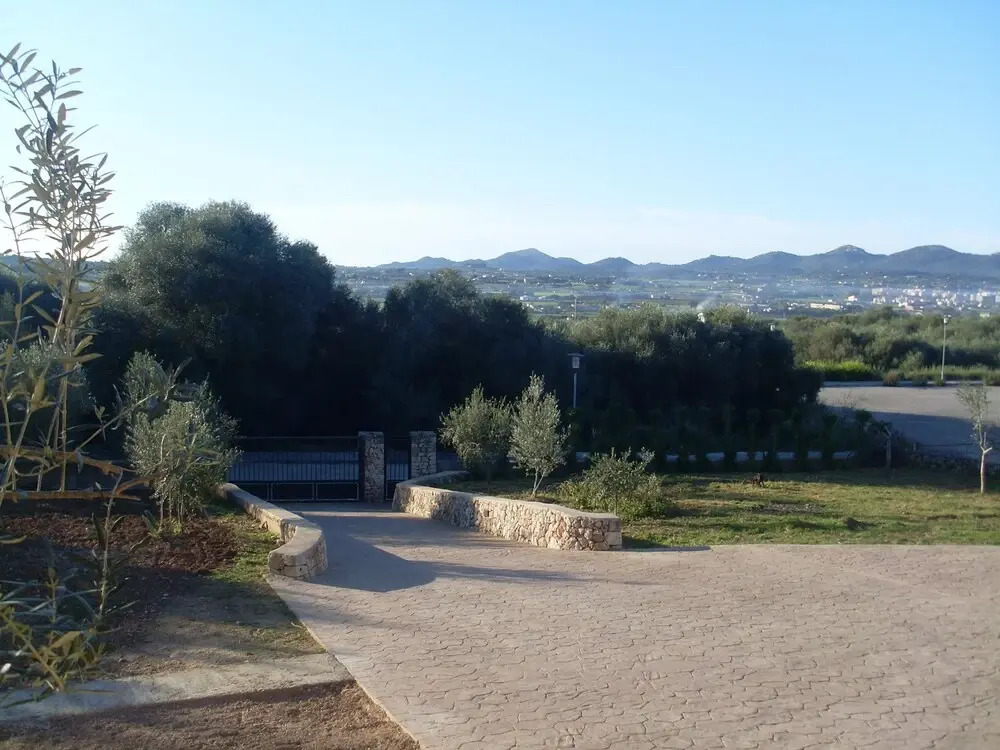 Ideal house for families Very quiet area and good access by car