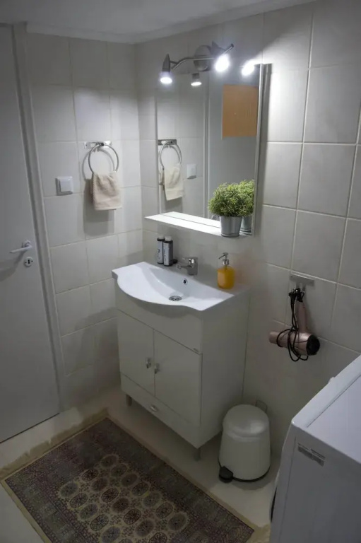Cozy apartment, 5 min from metro station, center of Athens, newly renovated