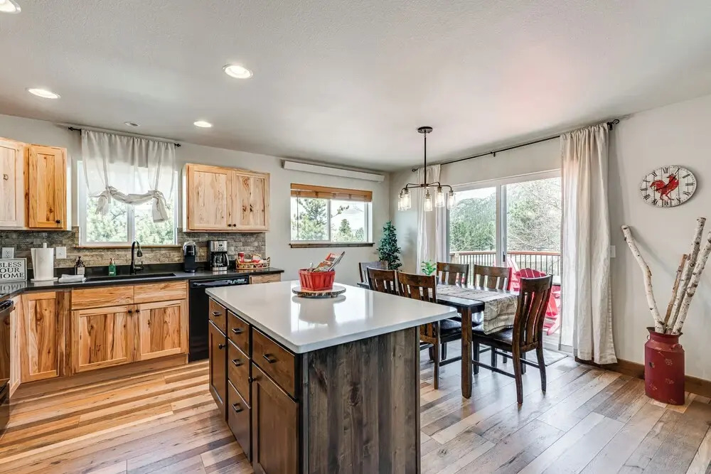 Newly Built Estes Park Townhome, 2 Miles to Rmnp!