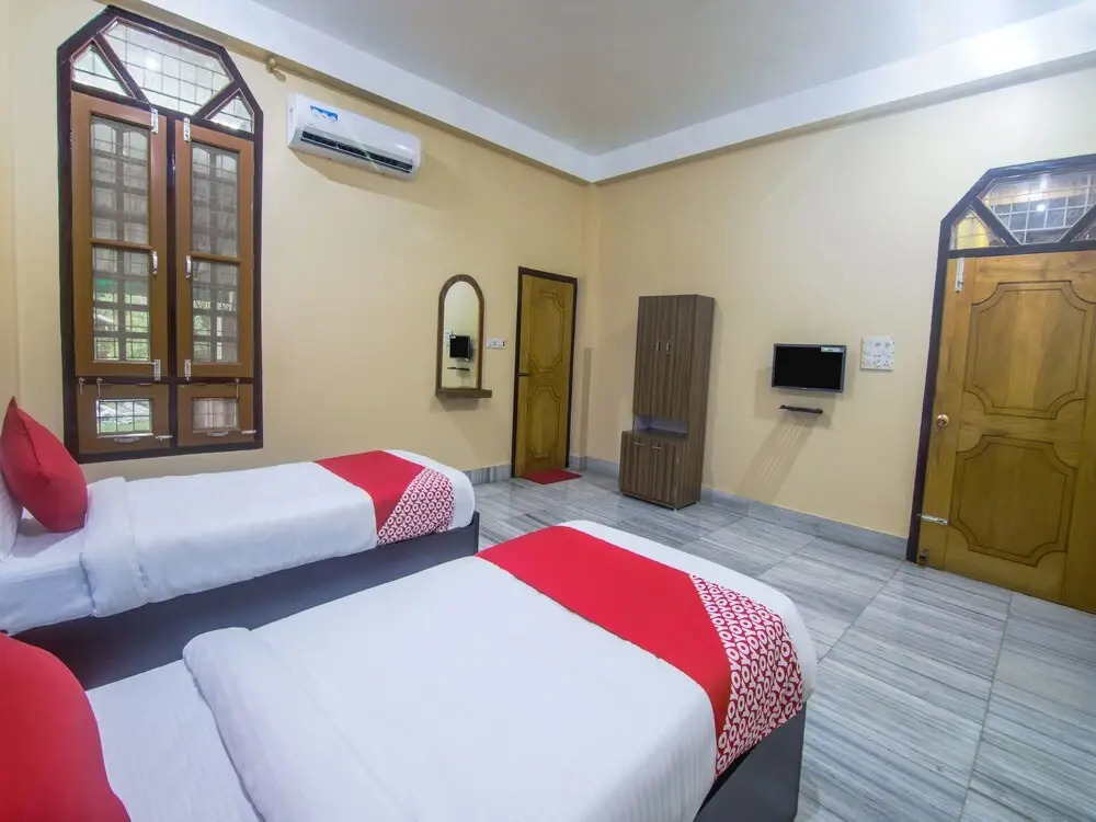 OYO 12808 Victoria Villa