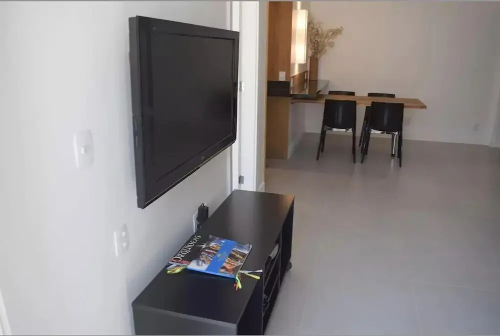 Apartment in Copacabana for up to 4 People 100m From the Beach Cavirio Nsc1003