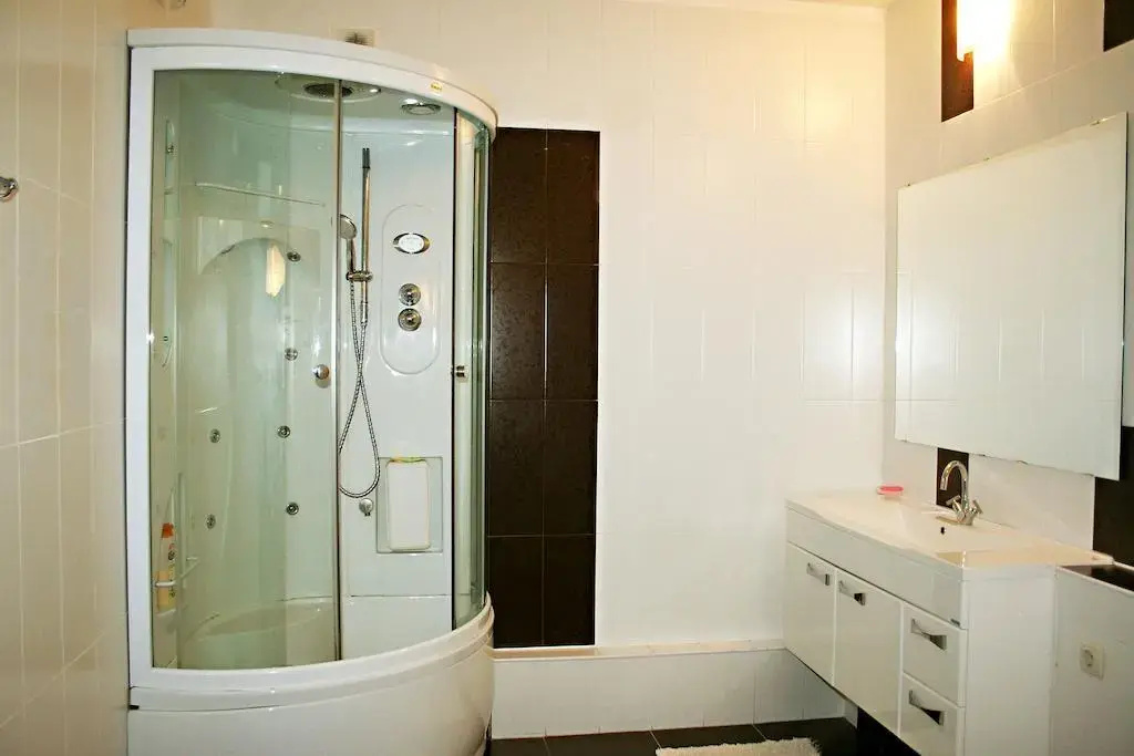 Akvamarin Mini Otel' Na Radischeva 18