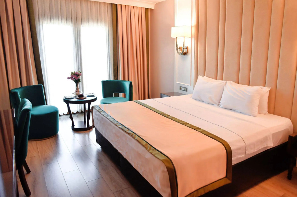 Golden Lake Hotel