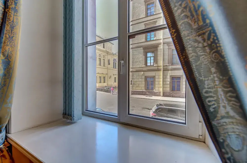 Home4day Spacious Apartment by the Hermitage