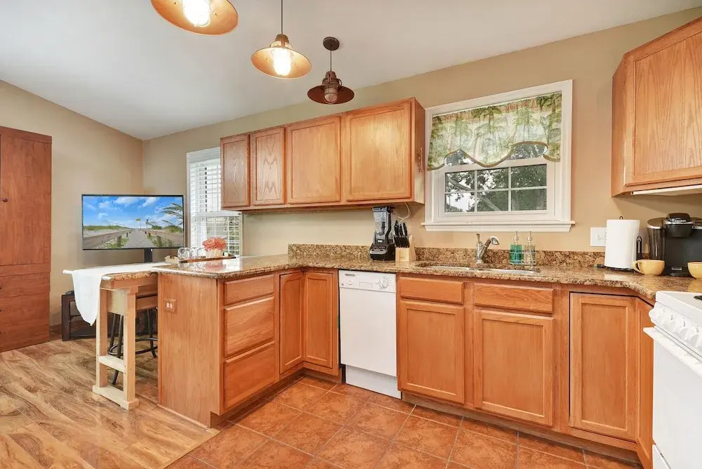 Sunshine Hideaway - Large Studio - Pet Friendly