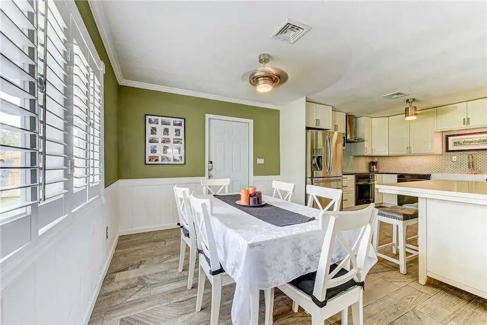 Summertime Sanctuary, Private Pool, 3 Bedrooms, Sleeps 8