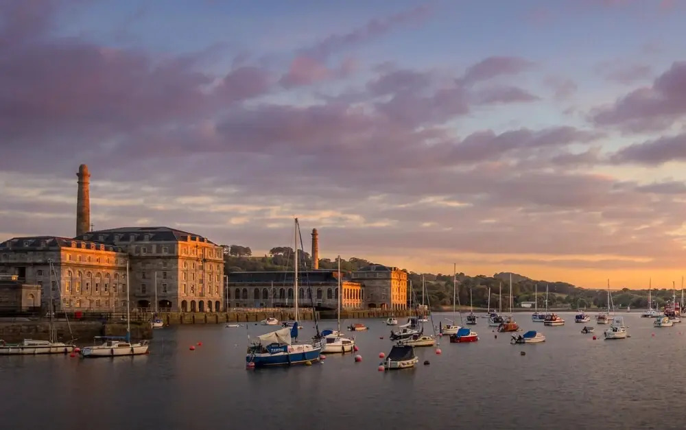 Plymouth Luxurious Apartment