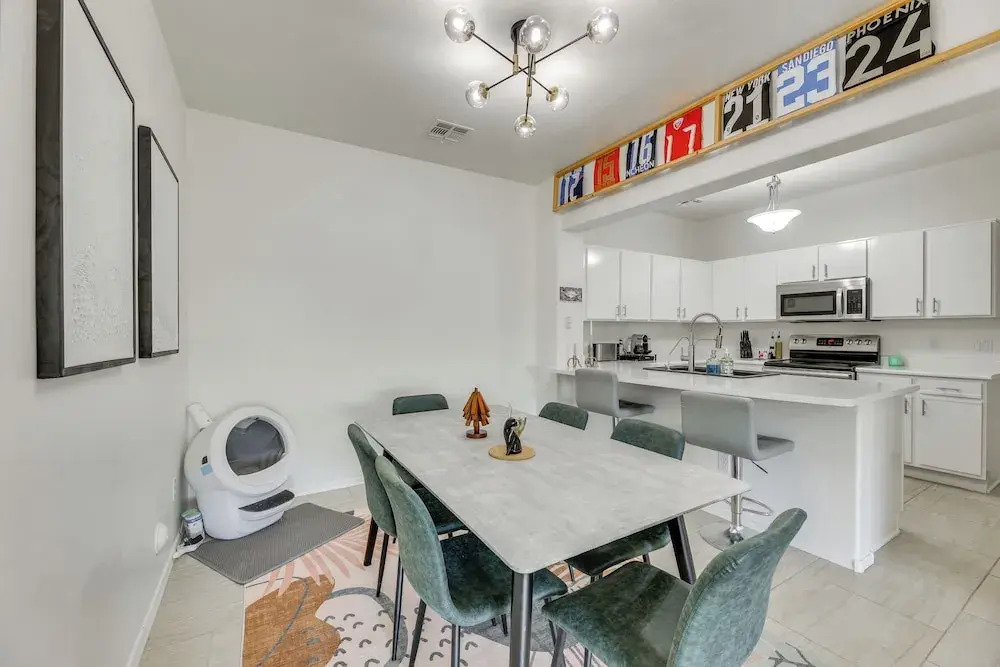 3 Mi to Dtwn: Mesa Townhome w/ Patio