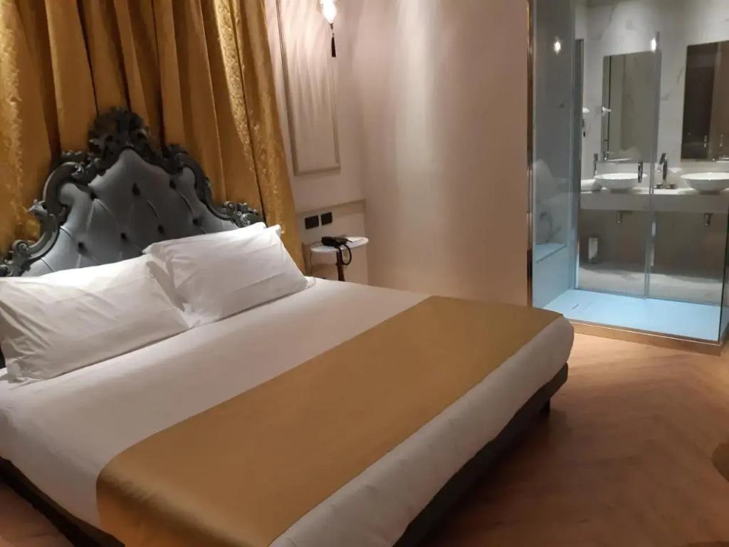 Emotional Grand Motel
